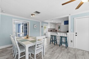 Dining - 🏖️Pet Friendly | Great Backyard | Close to Everything | La Maison Bleue🏖️ (New Smyrna Beach)