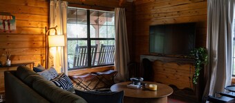 Peaceful Cabin on Private Acres, King Beds, Near Lake Somerville, Pet-Friendly