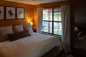 2 bedrooms, desk, free WiFi, bed sheets