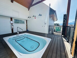 Family Sıra Ev, Balkon | Açık spa küveti