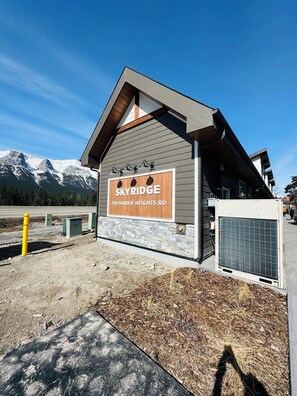 Exterior - Skyridge Resort -Near Banff Entrance (Harvie Heights)
