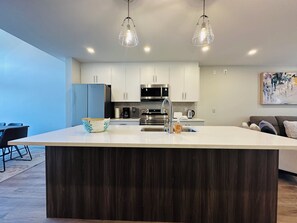 Private kitchen - Skyridge Resort -Near Banff Entrance (Harvie Heights)