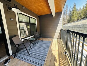 Maison en rangée familiale, balcon | Terrasse/patio