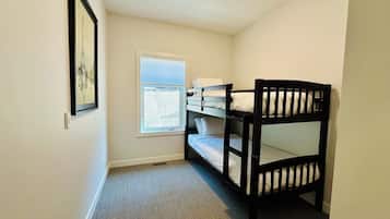 Maison en rangée familiale, balcon | Rideaux d’obscurcissement, fer et planche à repasser