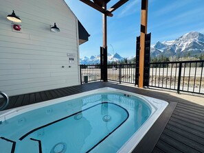 A hot tub on a wooden deck with a mountain view. - Skyridge Resort -Near Banff Entrance (Harvie Heights)
