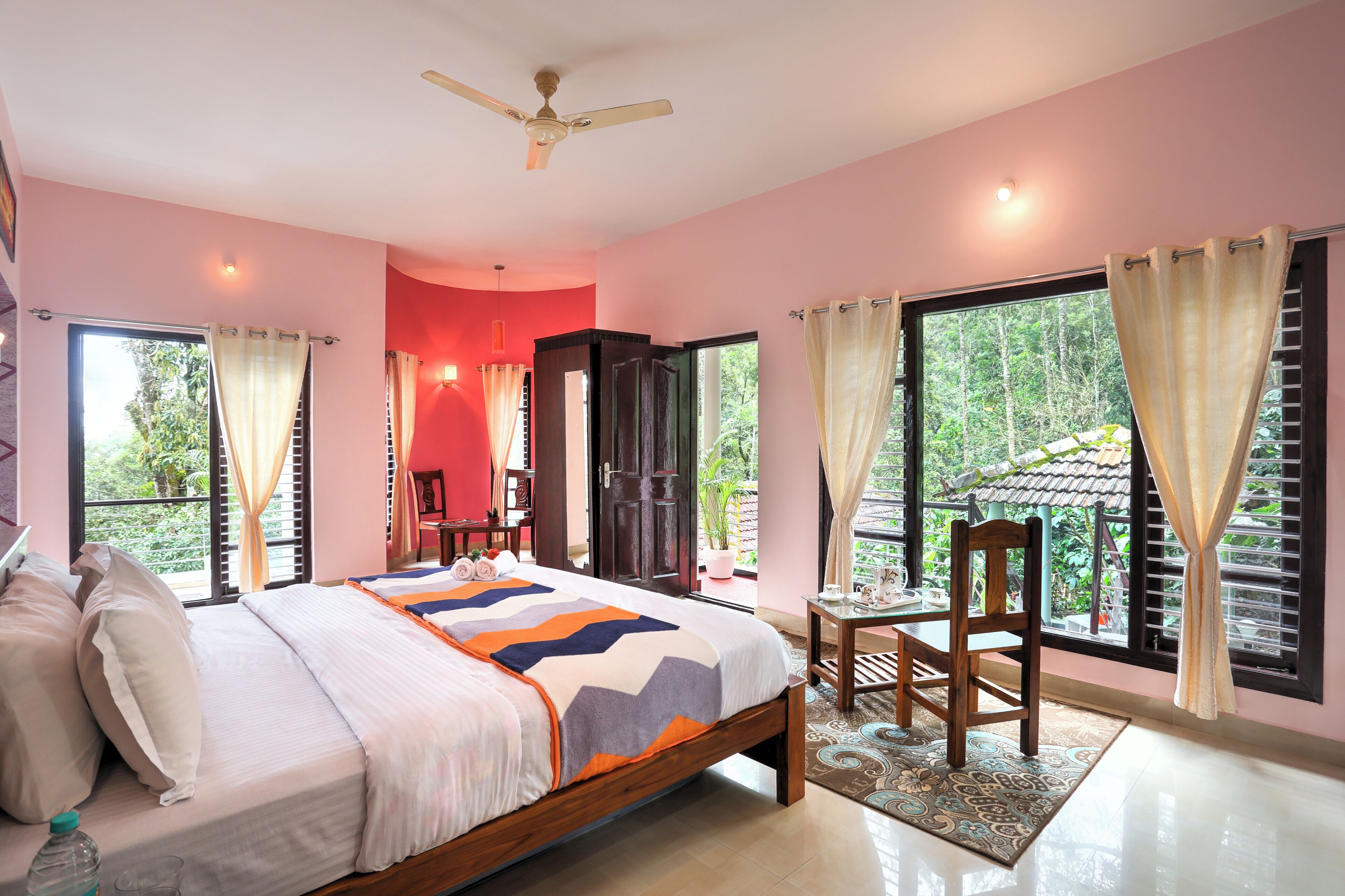 Firemannsrom, balkong, hageutsikt | Utsikt fra rommet