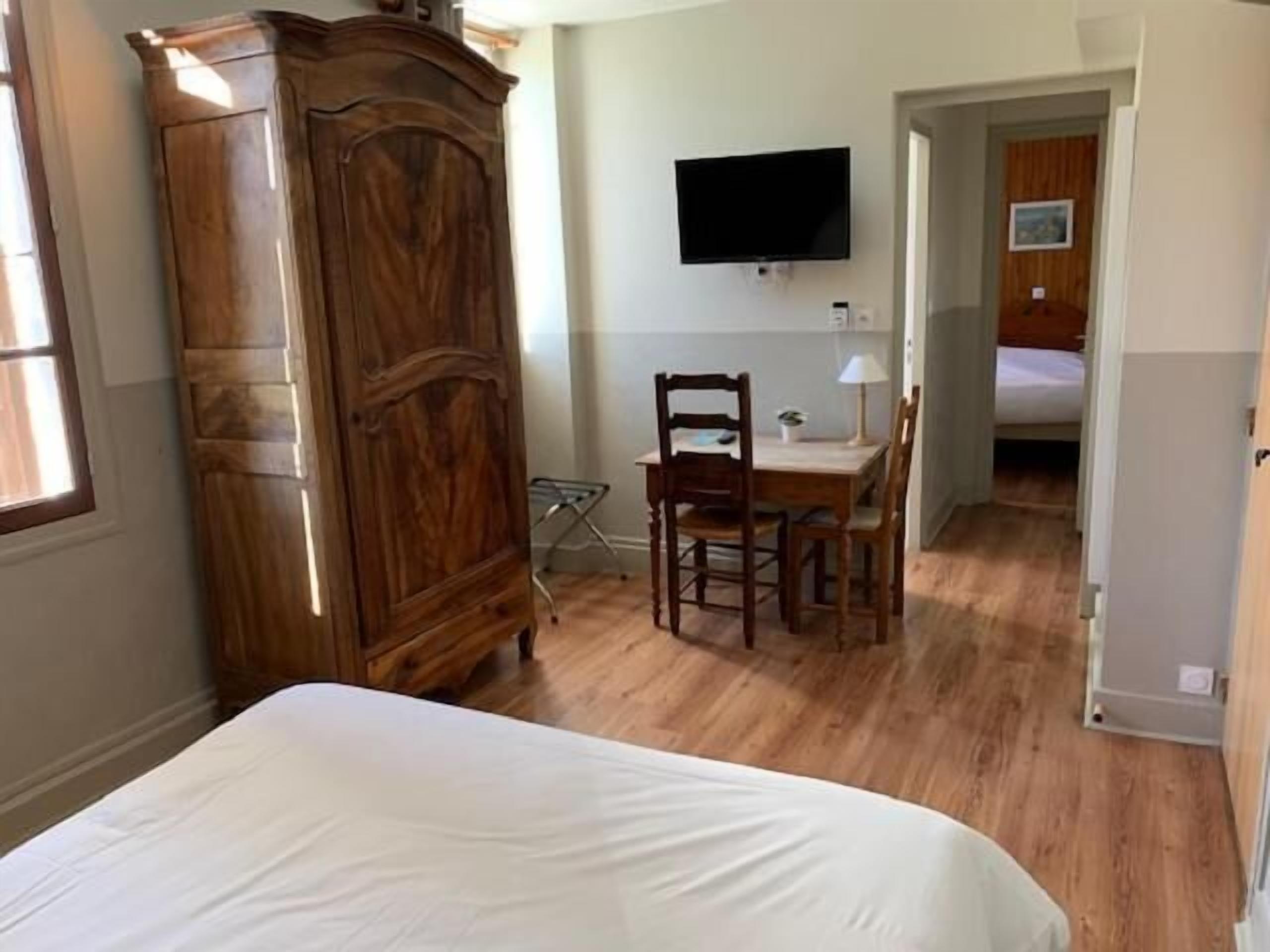 Free WiFi, wheelchair access