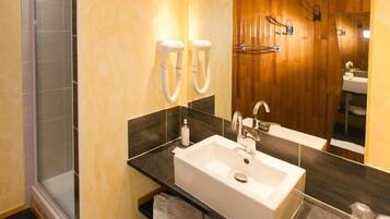 Superior Double Room, Mountain View | Bathroom