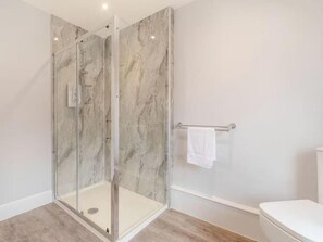Bathroom - Apartment 5 (Cromer)