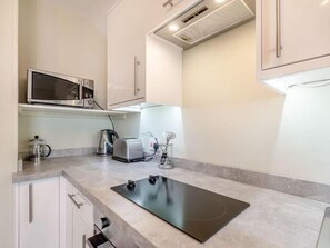 Deluxe Apartment, Pets Allowed, Sea View | Private kitchen - Apartment 5 (Cromer)