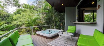 Serene 2-bedroom chalet with AC in charming San Carlos