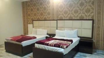 Deluxe Double Room | Soundproofing, iron/ironing board, free WiFi