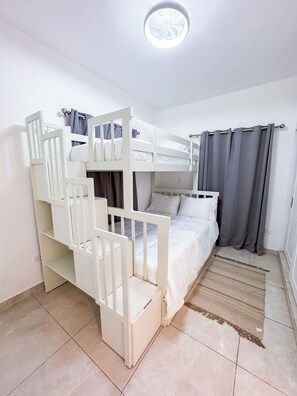 3 bedrooms, iron/ironing board, WiFi, bed sheets