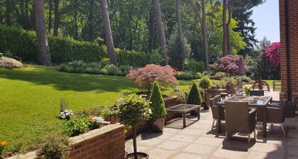 Modern 6,771 ft2 Surrey estate with landscaped gardens just steps to Golf Course
