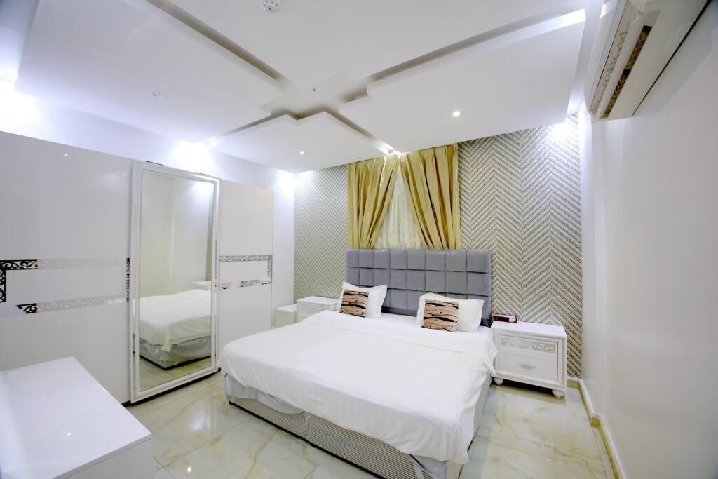 Safe på rommet, strykejern/-brett og wi-fi (inkludert)