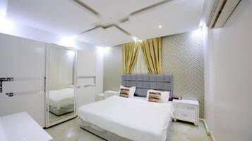 Safe på rommet, strykejern/-brett og wi-fi (inkludert)