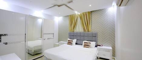 In-room safe, iron/ironing board, free WiFi