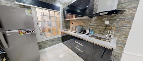 Microwave, electric kettle, cookware/dishes/utensils