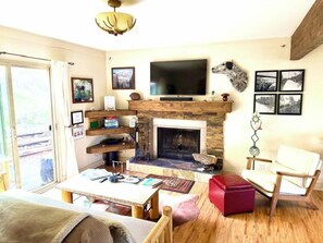 A living room with a fireplace, television, and seating area. - Park City Ski-In Townhouse - Hot Tub - Sleeps 7 (Park City)