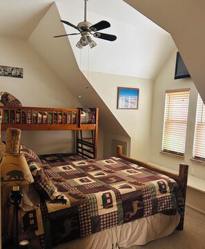 2 habitaciones, escritorio, tabla de planchar con plancha y wifi gratis 