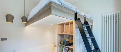 3 bedrooms, iron/ironing board, internet, bed sheets