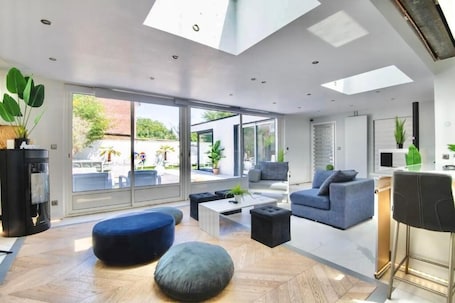 Living area. House with parking access to old Lille, pierre mauroy stadium and city center.