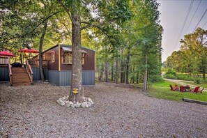 Property grounds - Hunting Daze- 2 Large Deck with Hot Tub and Fire Pit in heart of Hochatown! (Broken Bow)