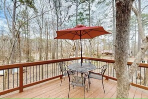 Outdoor dining - Hunting Daze- 2 Large Deck with Hot Tub and Fire Pit in heart of Hochatown! (Broken Bow)