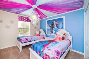 4 bedrooms, iron/ironing board, travel cot, free WiFi - 4BR Townhome w/ Private Pool at Paradise Palms (kissimmee)