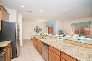 Coffee/tea maker, fridge, microwave, oven - 4BR Townhome w/ Private Pool at Paradise Palms (kissimmee)