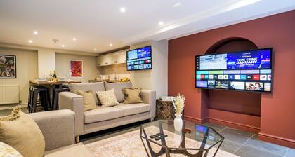 Fantastic 6-bedroom house close to Shrewsbury town - Pass the Keys