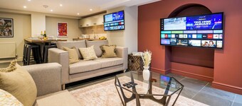 Fantastic 6-bedroom house close to Shrewsbury town - Pass the Keys