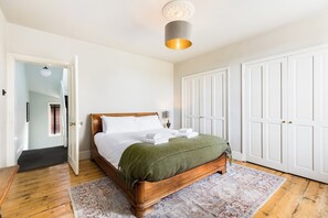 3 chambres, fer et planche à repasser, Wi-Fi gratuit, draps fournis