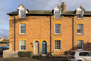 Exterior - Stunning 2-bed Townhouse in Moreton-in-Marsh - Pass the Keys (Moreton-in-Marsh)