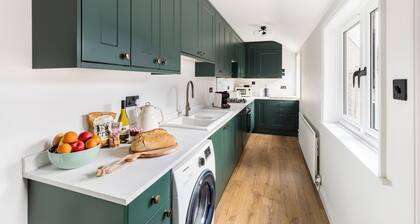 Stunning 2-bed Townhouse in Moreton-in-Marsh - Pass the Keys