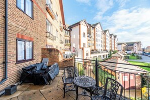 Outdoor dining - City-chic central studio near station, Kingston - Pass the Keys (Kingston-upon-Thames)