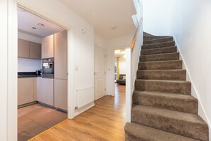 Interior - 2 Bed House, Dartford Station 10 min walk, Parking - Pass the Keys (Dartford)