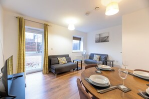 Interior - 2 Bed House, Dartford Station 10 min walk, Parking - Pass the Keys (Dartford)