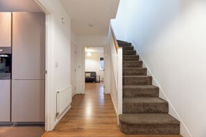 Interior - 2 Bed House, Dartford Station 10 min walk, Parking - Pass the Keys (Dartford)