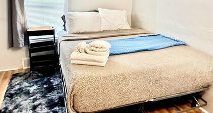 3-bedroom house ~ Pro Cleaned - Work & Family Friendly