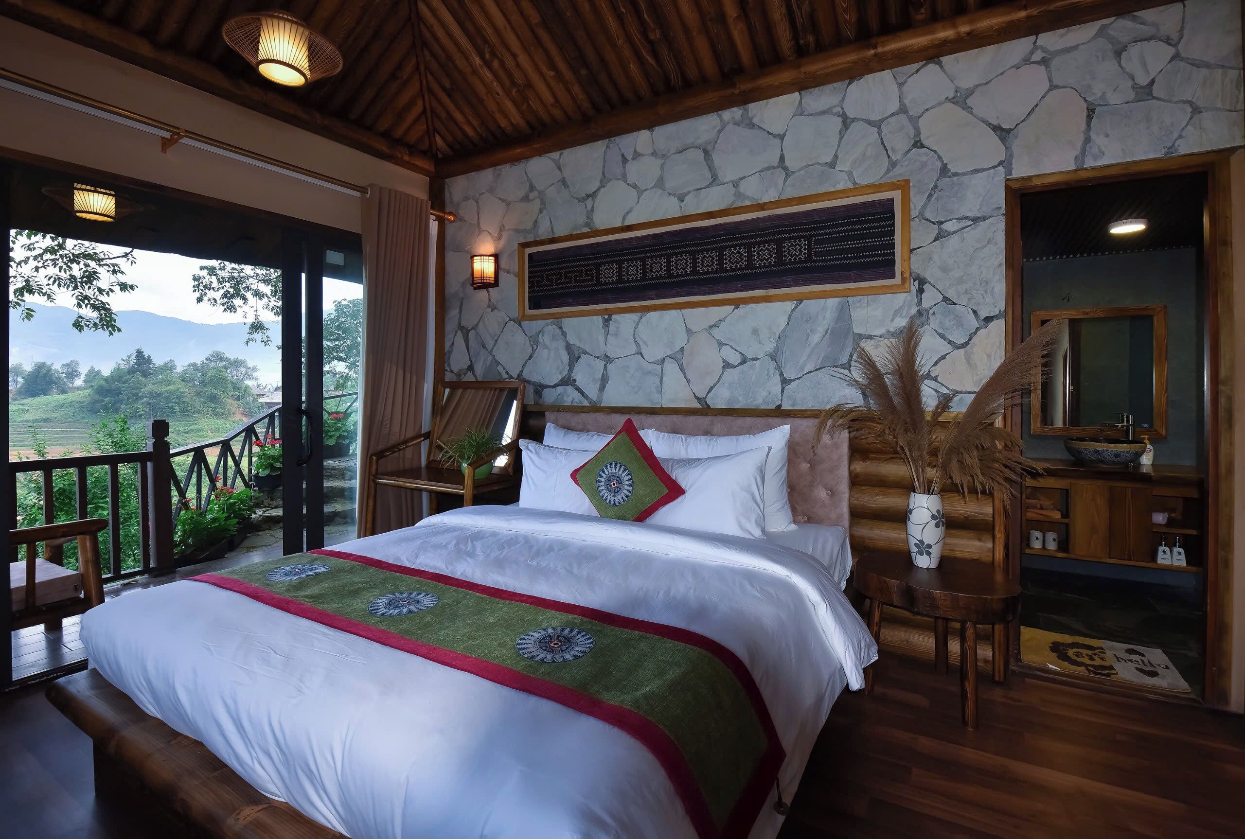 デラックス バンガロー ベッド (複数台) バルコニー マウンテンビュー | WiFi (無料)、ベッドシーツ