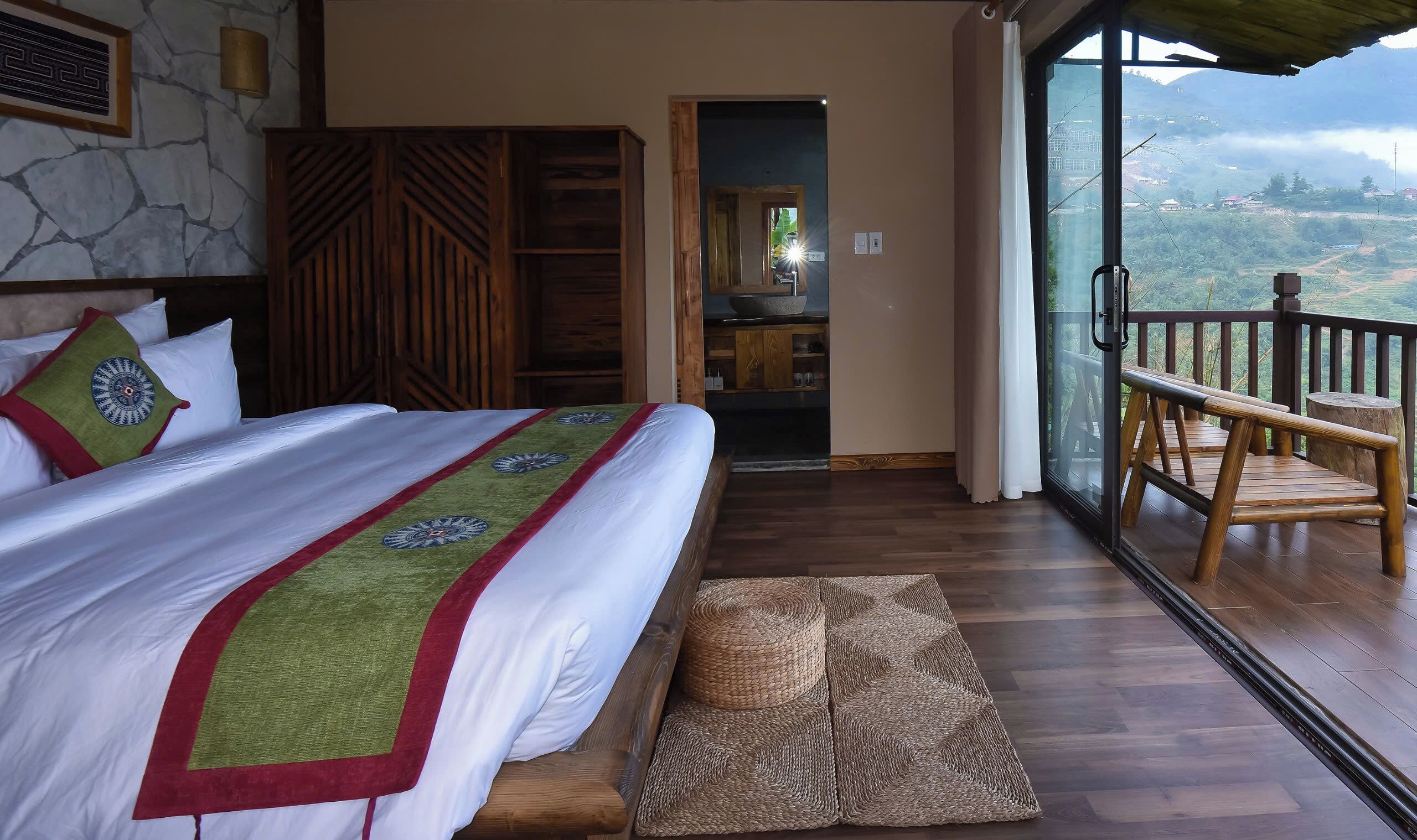 Deluxe Bungalow, Multiple Beds, Balcony, Mountain View | Free WiFi, bed sheets