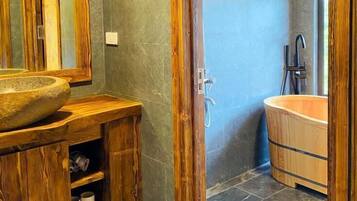 Deluxe Bungalow, Multiple Beds, Balcony, Mountain View | Bathroom | Slippers