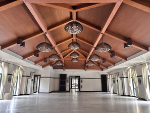 Interior - Stylish 2BR Condo,Resort-Style Living, Free Parking, High-Speed Wifi, Workspaces (Cebu City)