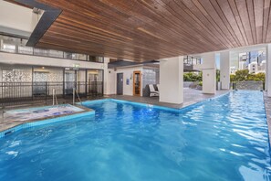 Apartment | Pool - Stylish 2-bed Apartment in Central South Brisbane (Brisbane)
