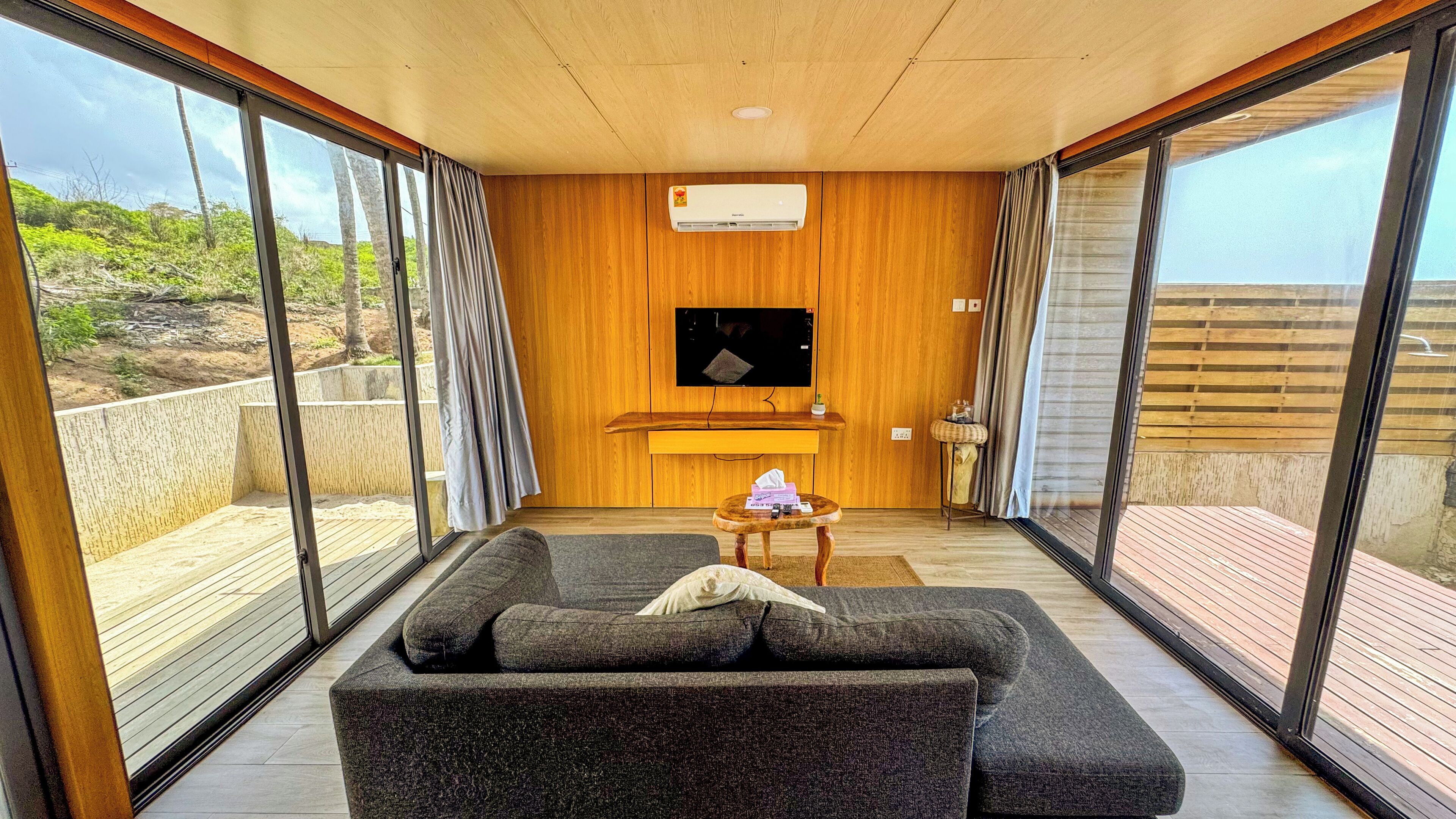 Suite, Ocean View | Living area