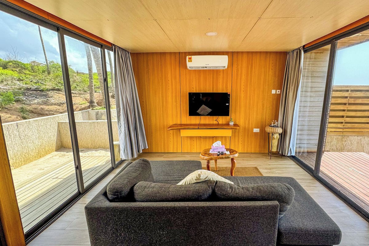 Suite, Ocean View | Living area