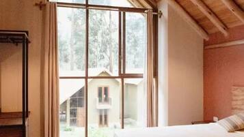 4 bedrooms, WiFi, bed sheets