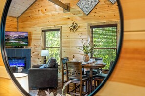 Dining - Brand New “Easy Cabin on Osprey way" (Pigeon Forge)