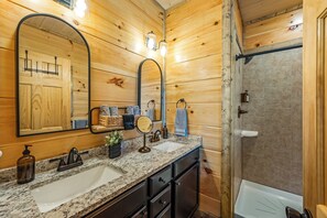 Shower, hair dryer, towels, soap - Brand New “Easy Cabin on Osprey way" (Pigeon Forge)